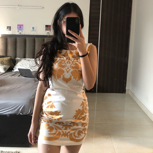 Dresses & Skirts - Patterned white dress